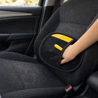 Guante quitapelos usado en el asiento del auto